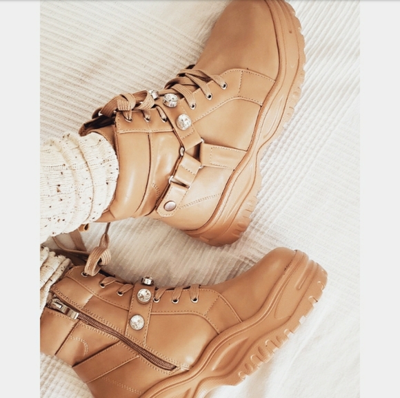Sleigh Ride collection// nude combat boot - Picture 5 of 6
